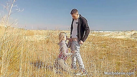 Nice big tits and a good ass for a nice porn movie