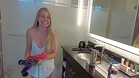 Blonde 18+ teen gets her pussy sucked and her pussy stretched