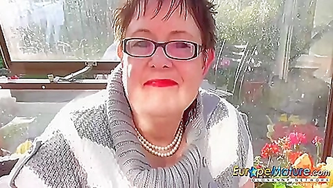 Busty mature with a sexy ass takes a big cock into mouth