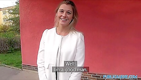 Amateur blonde car sex porn clip in a deepthroat scene