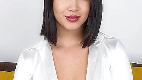 Sexy girl with round tits and a sexy face sitting down in vr porn