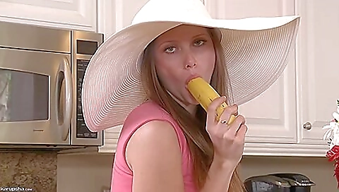 Solo masturbation from a gorgeous brunette in an amateur video